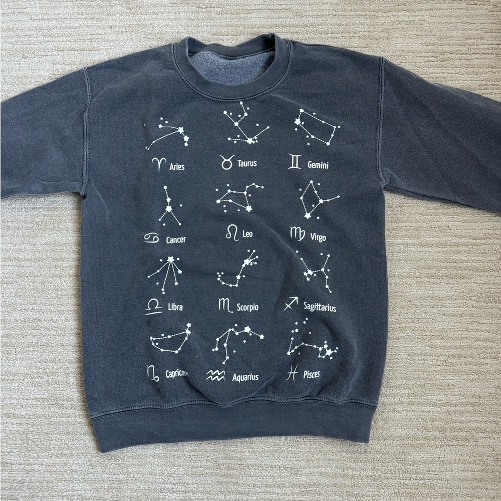 Grey horoscope crewneck (S)